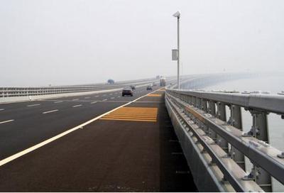 高速桥梁防撞护与声屏障 保障安全与降低噪音的基础设施